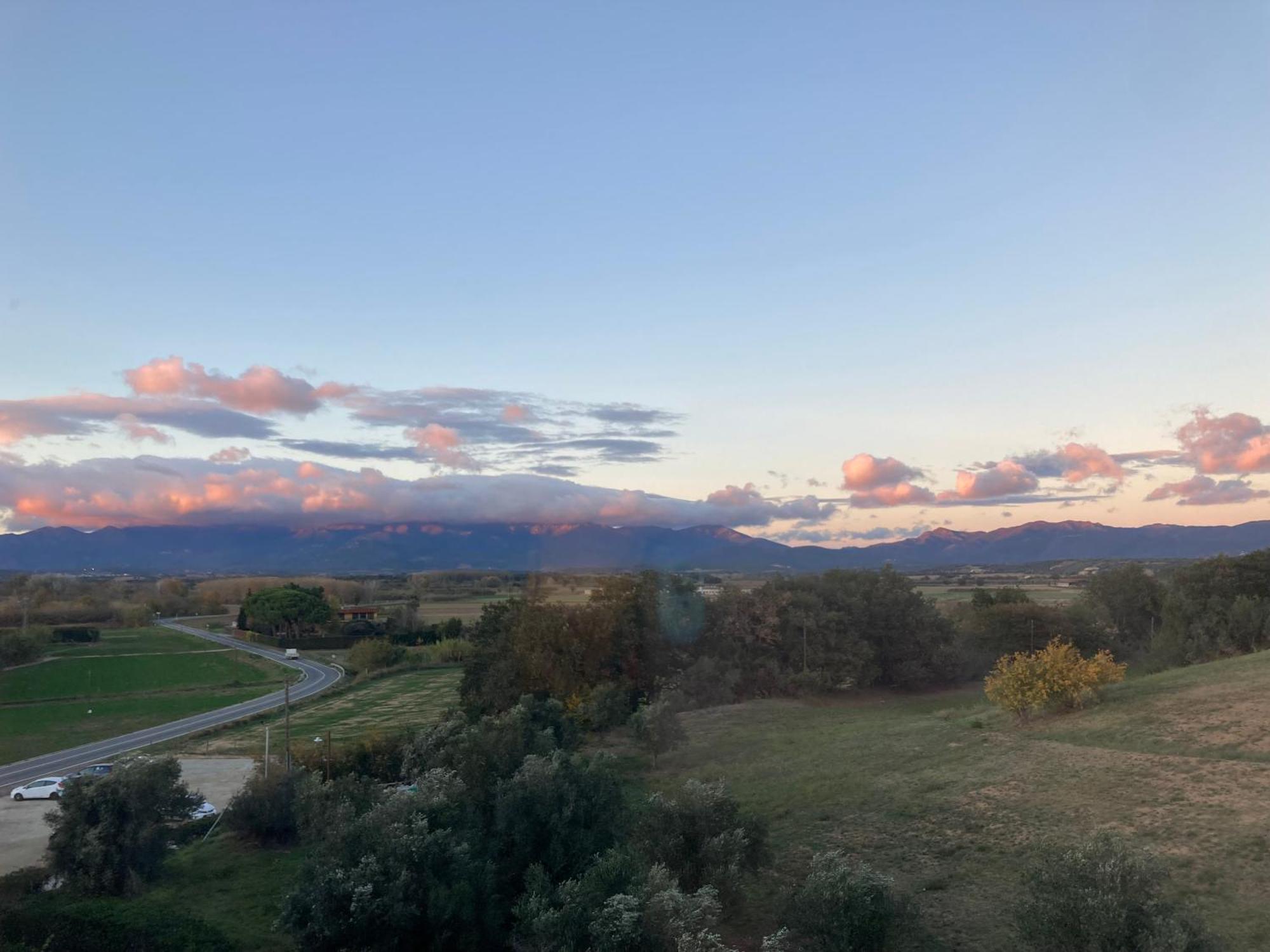 Apartamento Con Vistas Peralada Esterno foto